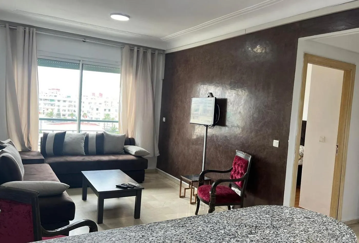 Cozy Downtown Studio With Skyline Views And 9 Minutes Away To Beach Casablanca Apartment